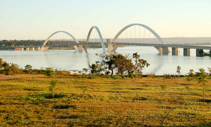 Illustration for article titled The 19 coolest bridges in the world